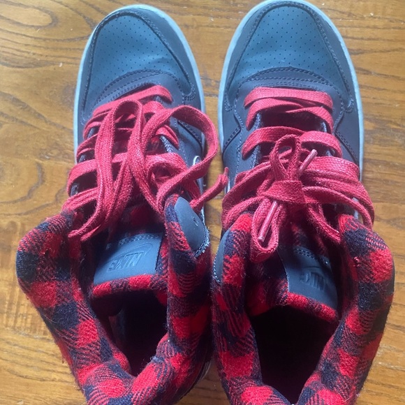 Nike Black and Red Plaid High-Tops 7Y - Picture 1 of 6